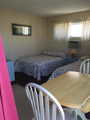 Room 25, (2 double beds, kitchen table & sink)